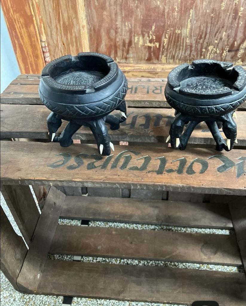 Ebben houten handgemaakrte asbak., Antiek en Kunst, Kunst | Beelden en Houtsnijwerken, Overige onderwerpen, Houtsnijwerk, Minder dan 20 cm