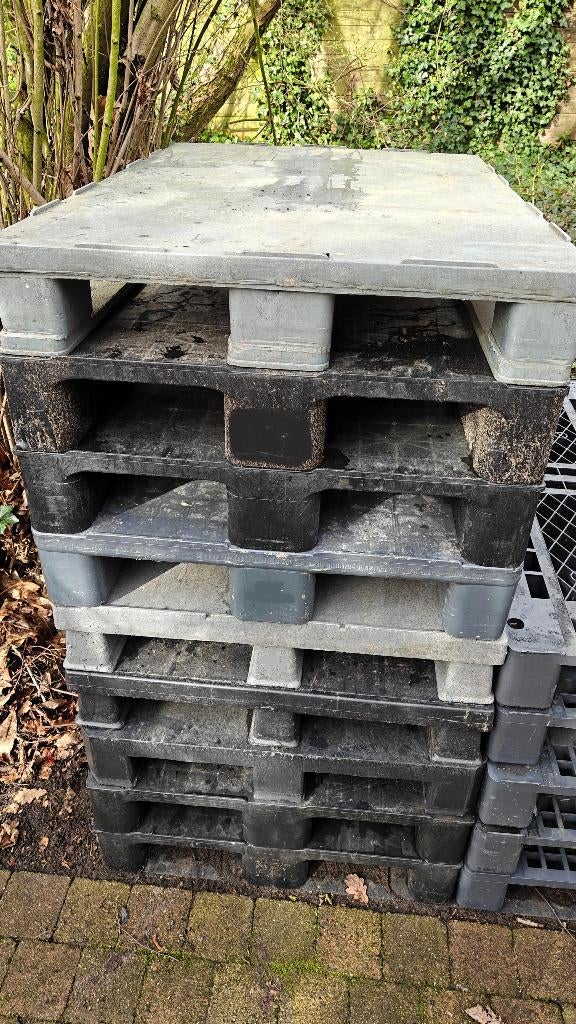 9 kunststof paletten mix met gesloten dek, Enlèvement, Utilisé