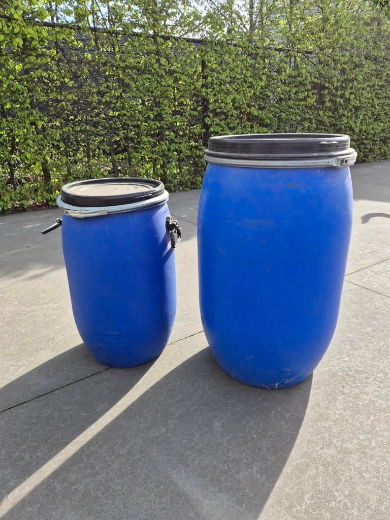 2 blauwe tonnen met afsluitbaar deksel te koop, Tuin en Terras, Ophalen, Kunststof