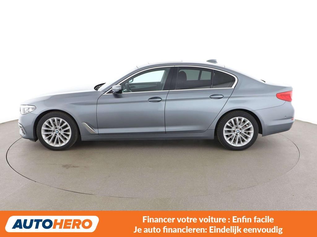 BMW 5 Serie 520 520i Luxury Line (bj 2019, automaat), Auto's, BMW, Automaat, Achterwielaandrijving, Gebruikt, https://public.car-pass.be/vhr/d922d7d1-3a9a-49dd-a695-d20b8bb0f635