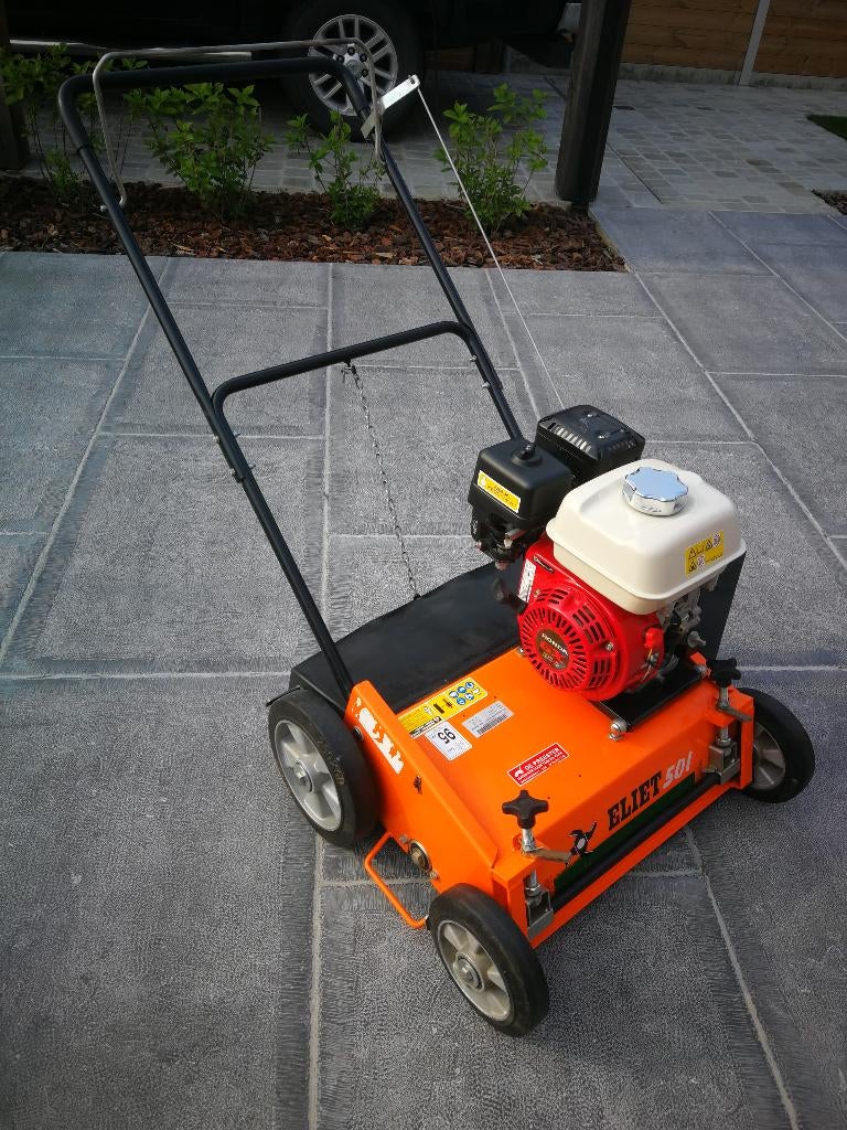 Verticuteermachine te huur, Tuin en Terras, Ophalen, Zo goed als nieuw, Benzine, Eliet / Honda