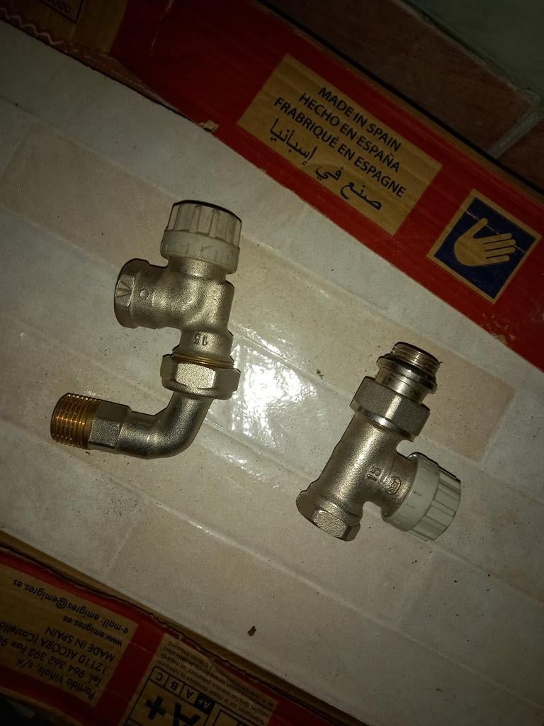 2 piece pour radiateur neuf, Bricolage & Construction