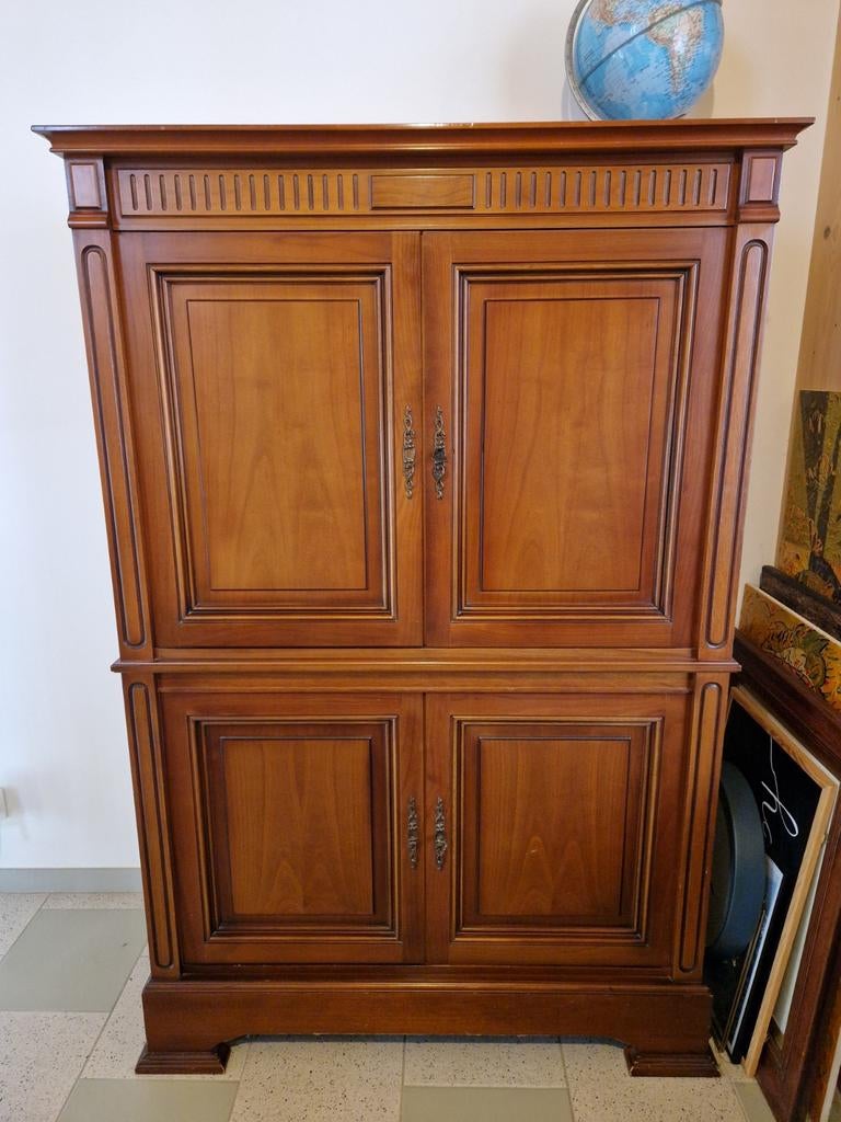 Armoire à liqueur ancienne, Enlèvement