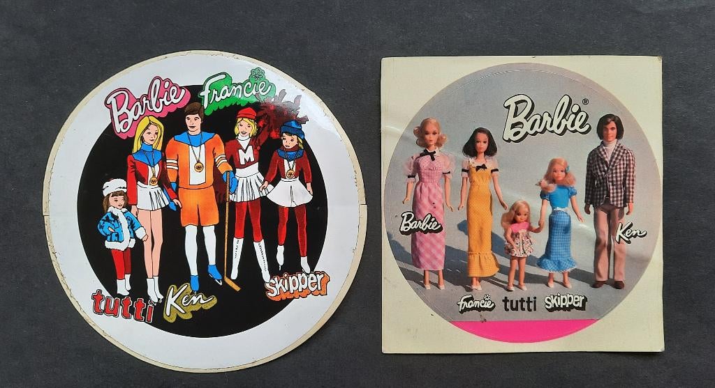 2 oude stickers Barbie - Francie - tutti - Ken Skipper, Verzenden, Gebruikt