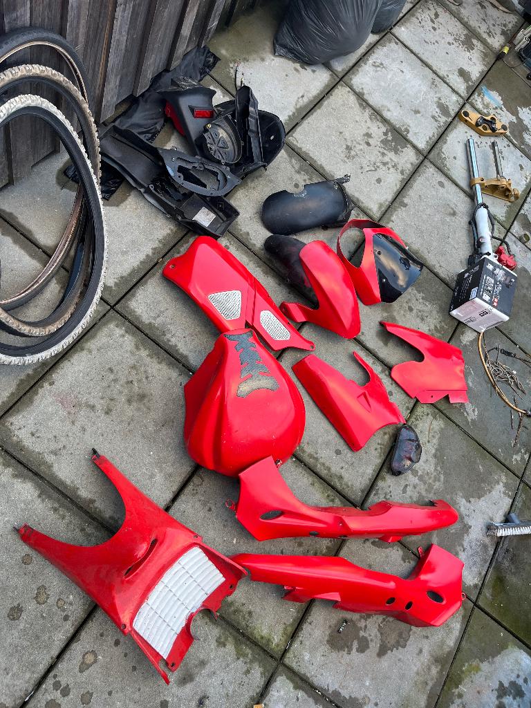 Gilera dna kappenset, Enlèvement, Réservoir