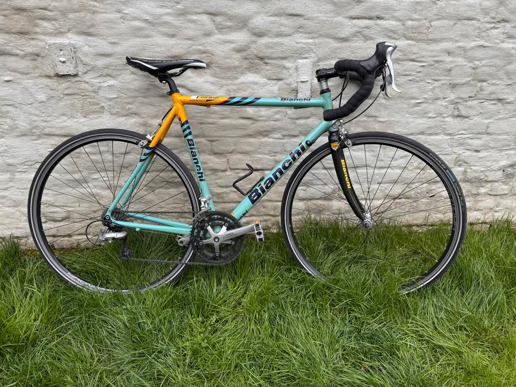 Vélo de course rétro Bianchi Reparto Corse (taille 57), Vélos & Vélomoteurs, Vélos | Vélos de course, Autres marques, Aluminium