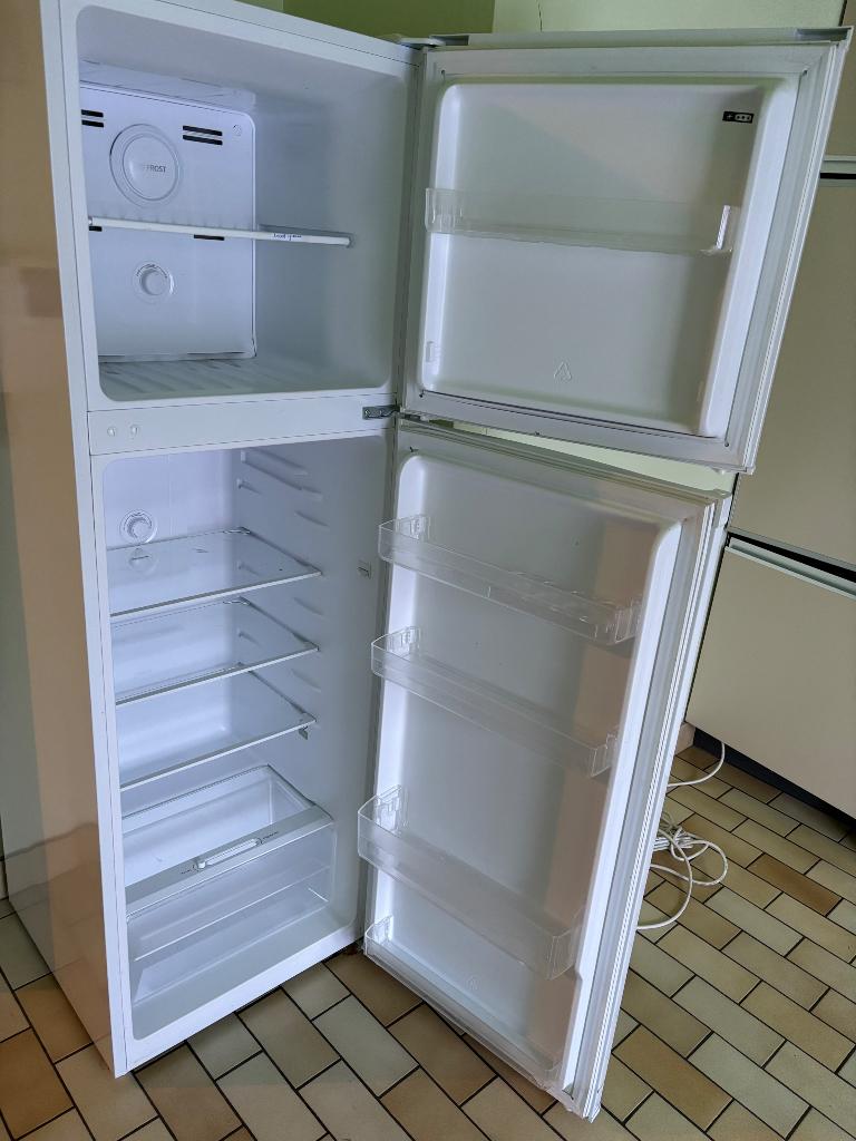 Ijskast/diepvries, Elektronische apparatuur, Ophalen, Zo goed als nieuw, Met vriesvak