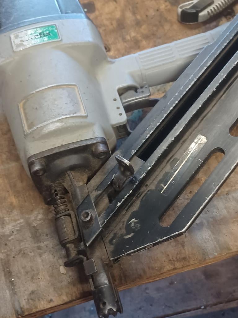 Nagelpistool met ganse doos nagels van 60, Ophalen