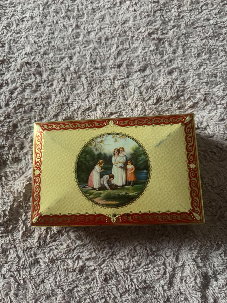 Antieken blikken doos toffee thorne’s, Verzamelen, Blikken, Ophalen of Verzenden