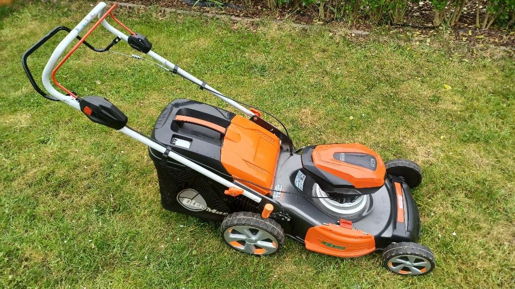 Oleo-Mac grasmachine op batterij, Ophalen, Gebruikt, Accu-grasmaaier, Opvangbak