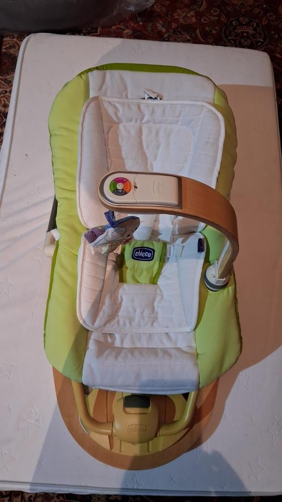 Wipstoeltje Chicco felgroen en wit met speelboog muziek, Kinderen en Baby's, Ophalen, Verstelbaar, Wipstoel, Zo goed als nieuw