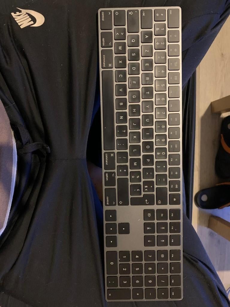 apple clavier magic 2, Ophalen, Gebruikt, Azerty, Draadloos