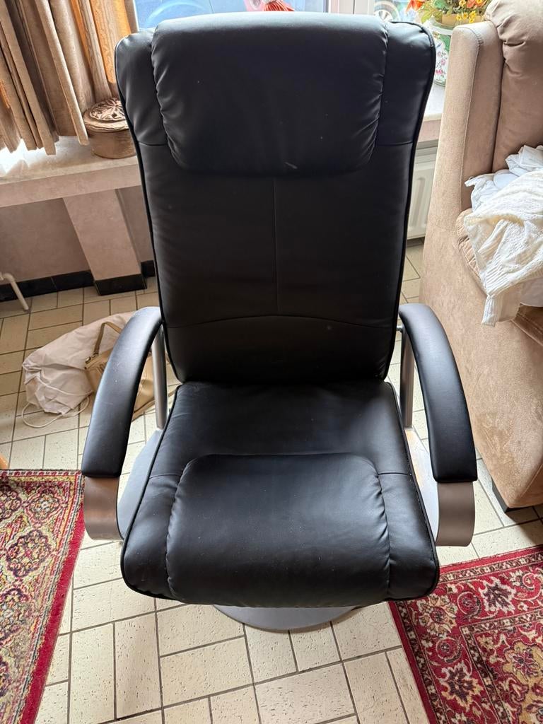 2 nouveaux fauteuils inclinables avec pouf en cuir, Maison & Meubles, Enlèvement, Comme neuf