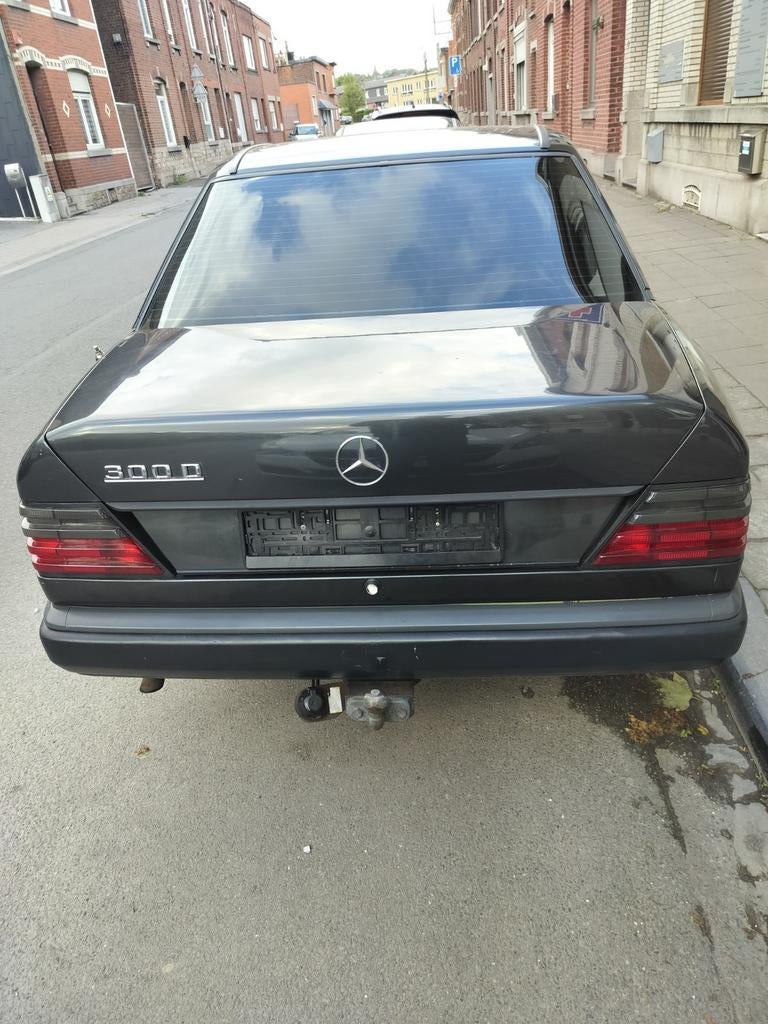 Mercedes-Benz 300D (W124) - 1989 - Automatique - Ancêtre - É, Autos, Achat, Toit ouvrant, Diesel, Automatique