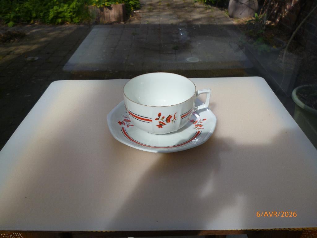 10 tasses et sous tasses en porcelaine à donner, Maison & Meubles, Enlèvement, Utilisé, Autres styles, Porcelaine