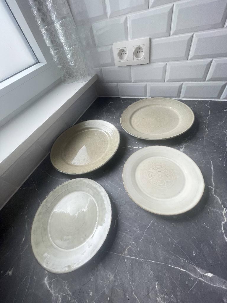 4 assiettes plates, Enlèvement, Comme neuf, Autres styles