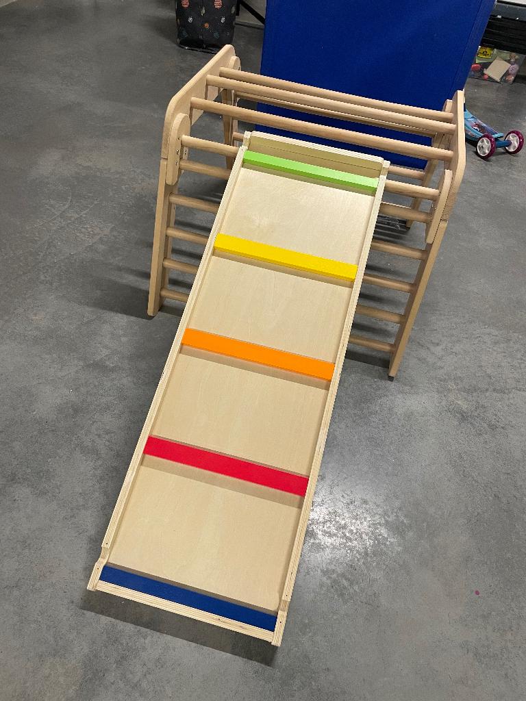 Cadre d'escalade avec toboggan, Enfants & Bébés, Jouets | Jouets en bois, Comme neuf, Meuble ou Kitchenette, Enlèvement
