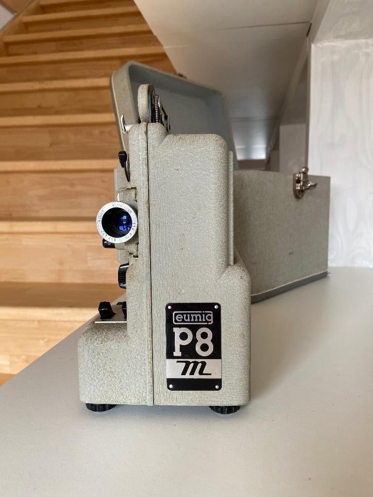 Projecteur de cinéma Eumig (modèle P8M)., Enlèvement, 1940 à 1960, Projecteur