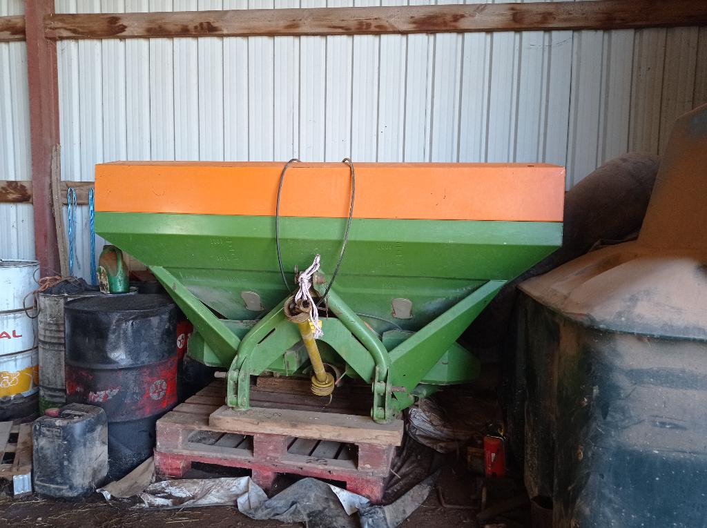 materiels agricole  semoir à engrais,betaillère 5M l, Articles professionnels, Agriculture | Outils, Enlèvement, Protection des cultures et Fertilisation