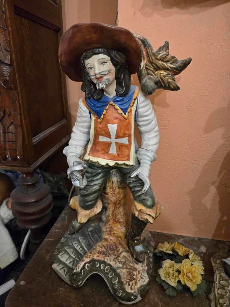 Statues mousquetaires Capodimonte - porcelaine italienne, Enlèvement