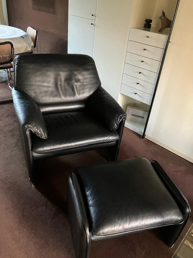 fauteuil en cuire Leolux et repose pieds, Maison & Meubles, 75 à 100 cm, Enlèvement, Utilisé, 50 à 75 cm