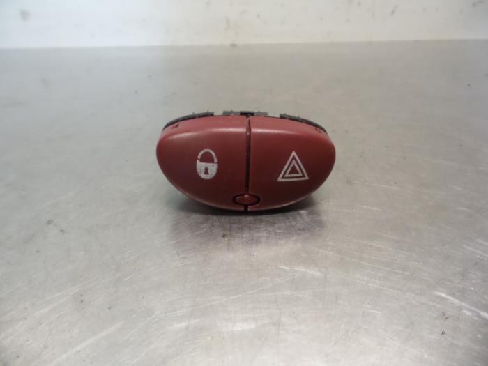 Paniekverlichtings Schakelaar van een Peugeot 206, Gebruikt, -, -, Ophalen of Verzenden