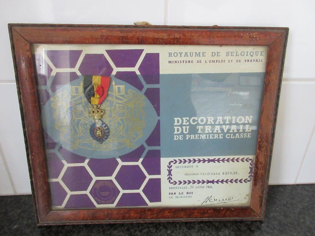 Médaille décoration du travail 1ère classe 1964, Enlèvement