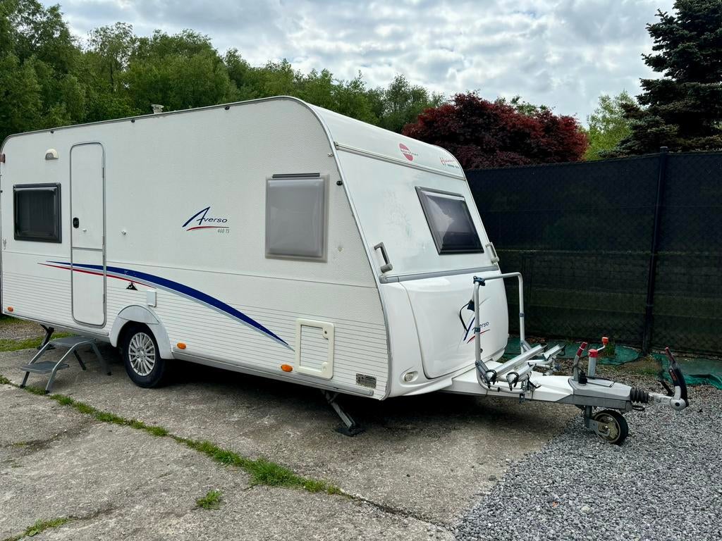 Caravane burstner averso avec airco - mover - auvent, Jusqu'à 4, Particulier, Lit fixe, Banquette en rond