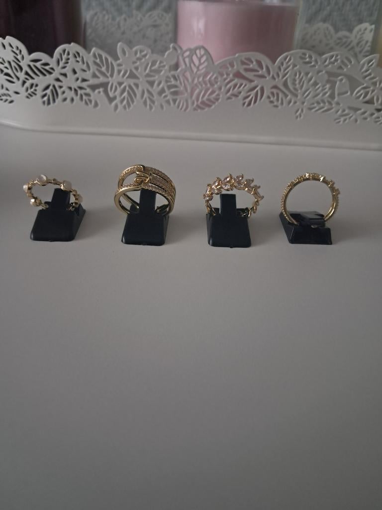• 4 bagues dorées ajustables – lot bijoux femme chic neufs, Bijoux, Sacs & Beauté, Bagues, Neuf, Femme, Or, Fer ou Acier, Enlèvement ou Envoi