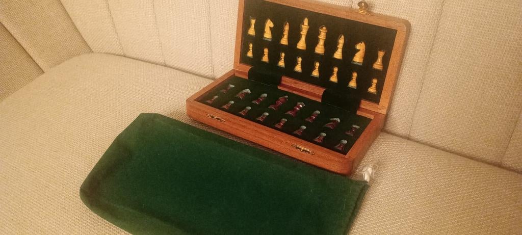 Houten Schaakbord in Groen Vilten Zak, Hobby en Vrije tijd, Gezelschapsspellen | Bordspellen, Ophalen