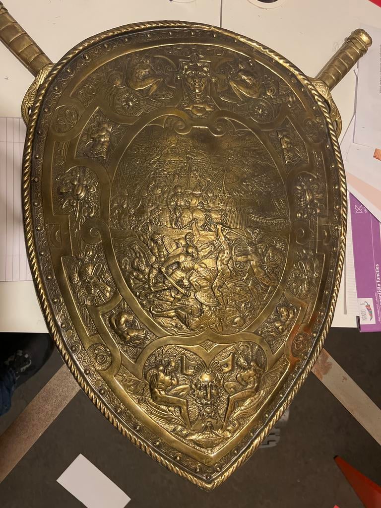 De decoratief antiek stijl schild en zwaart (19e/20e), Antiek en Kunst, Antiek | Brons en Koper, Ophalen