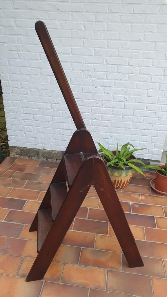 Escalier de bibliothèque en bois, Enlèvement