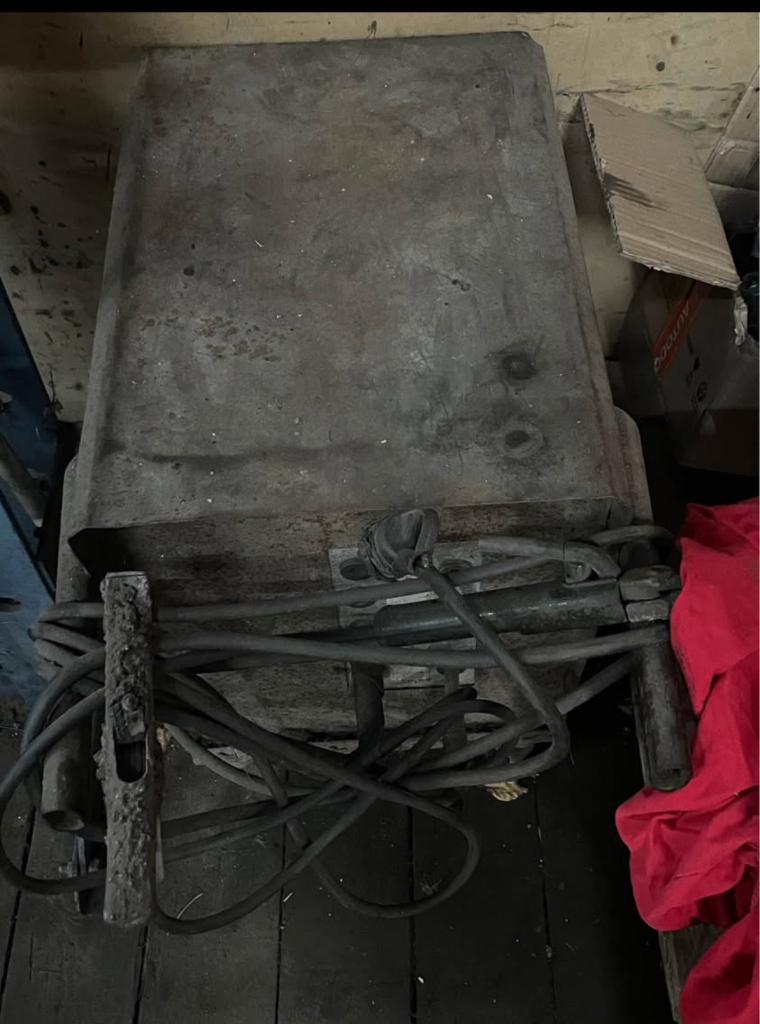 Poste à souder à l’arc, Enlèvement, Utilisé, 150 à 250 ampères, Électrodes