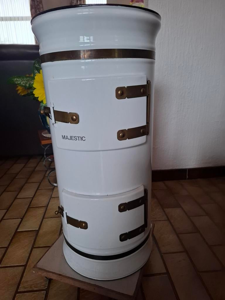 Old MAJESTIC Stove - Vintage wit email en messing - Zeer, Antiek en Kunst, Ophalen