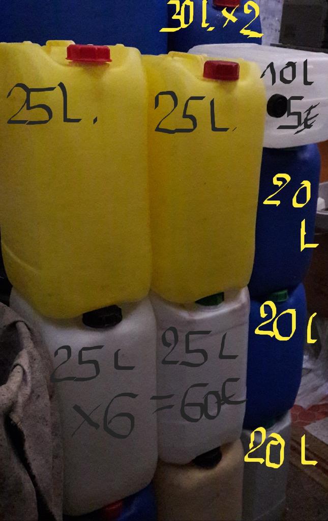 Baril fer 225L x 4= 30€/pc + Bidon 5L-10L avec bec verseur, Enlèvement ou Envoi, Comme neuf