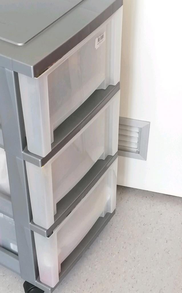 Disponible pt espace lot 1 meuble rangement en plastique, Enlèvement, Utilisé