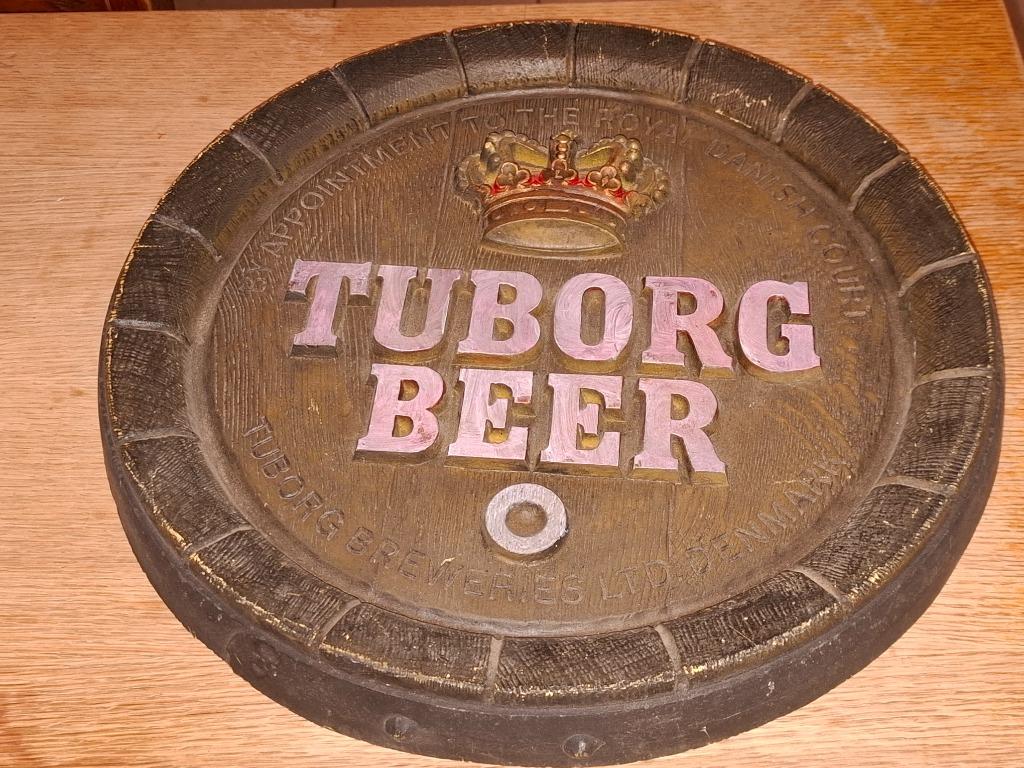 Authentique enseigne publicitaire Tuborg (en forme de couver, Collections, Marques de bière, Enlèvement ou Envoi, Neuf, Panneau, Plaque ou Plaquette publicitaire