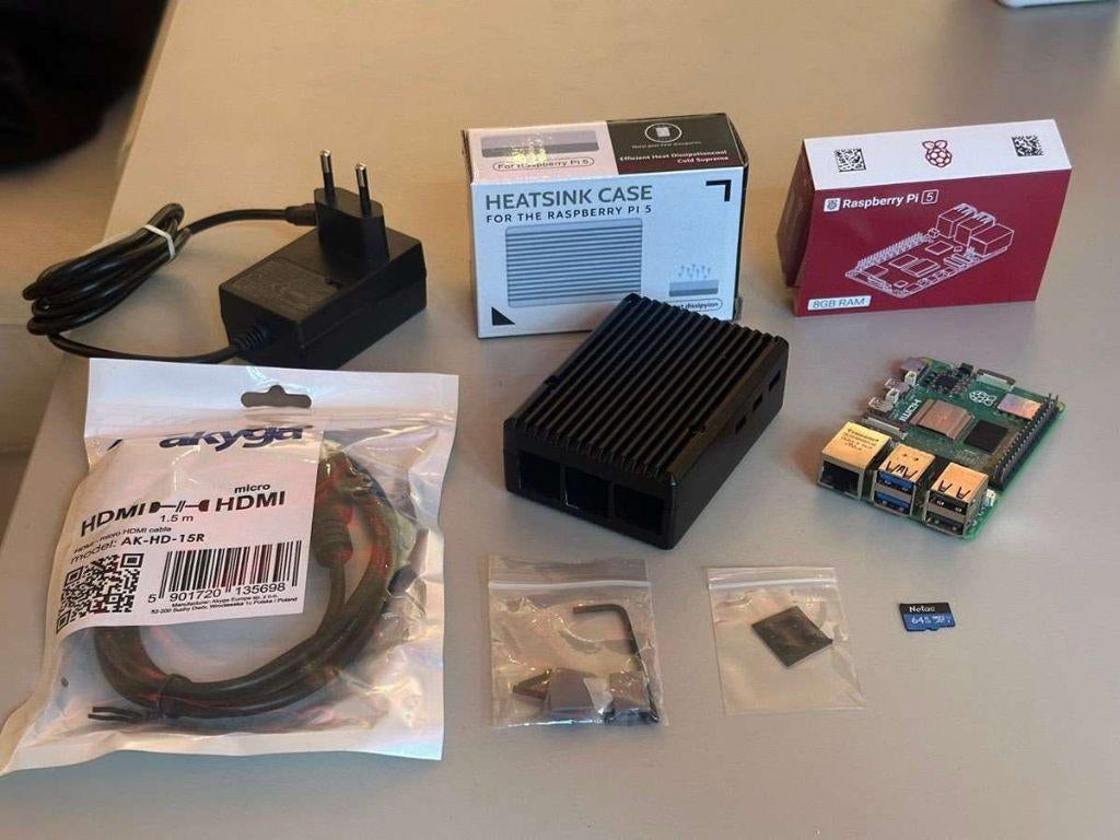 Raspberry Pi 5 8gb Starter Set - Case, HDMI, 64GB SD, Computers en Software, Overige Computers en Software, Ophalen of Verzenden