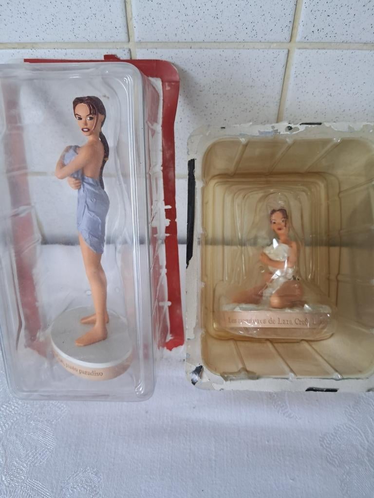 4 figurines lara croft collection, Collections, Statues & Figurines, Comme neuf, Enlèvement ou Envoi