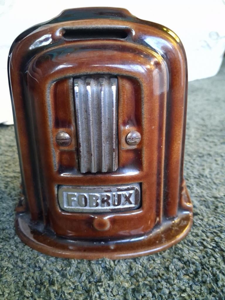 Een spaarpot van geëmailleerd gietijzer., Enlèvement ou Envoi