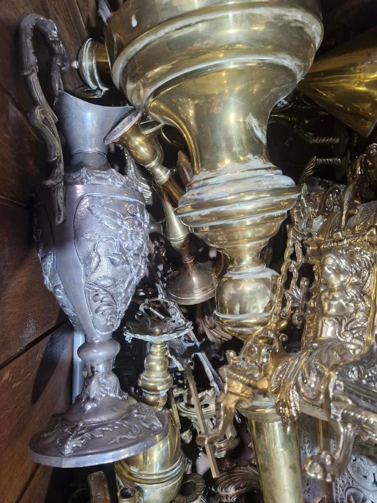 Beaucoup de chandeliers, pots, horloges en cuivre jaune et r, Enlèvement