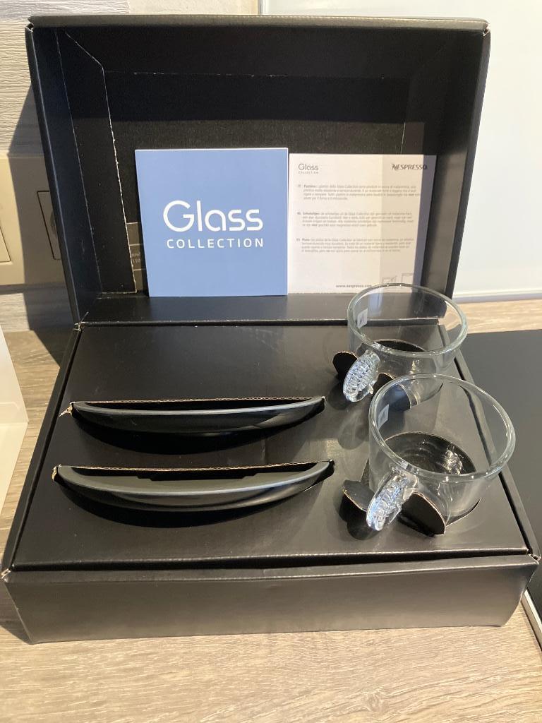 Nieuwe nespresso tassen en schoteltje, Ophalen