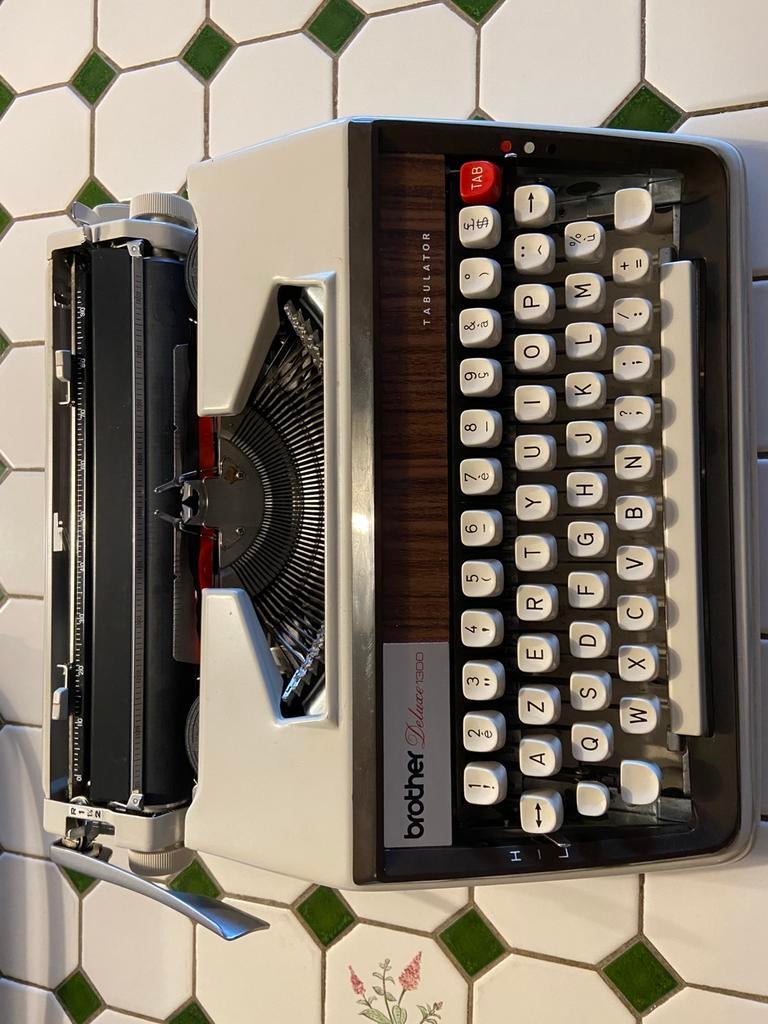 Machine à écrire Vintage Brother de Luxe