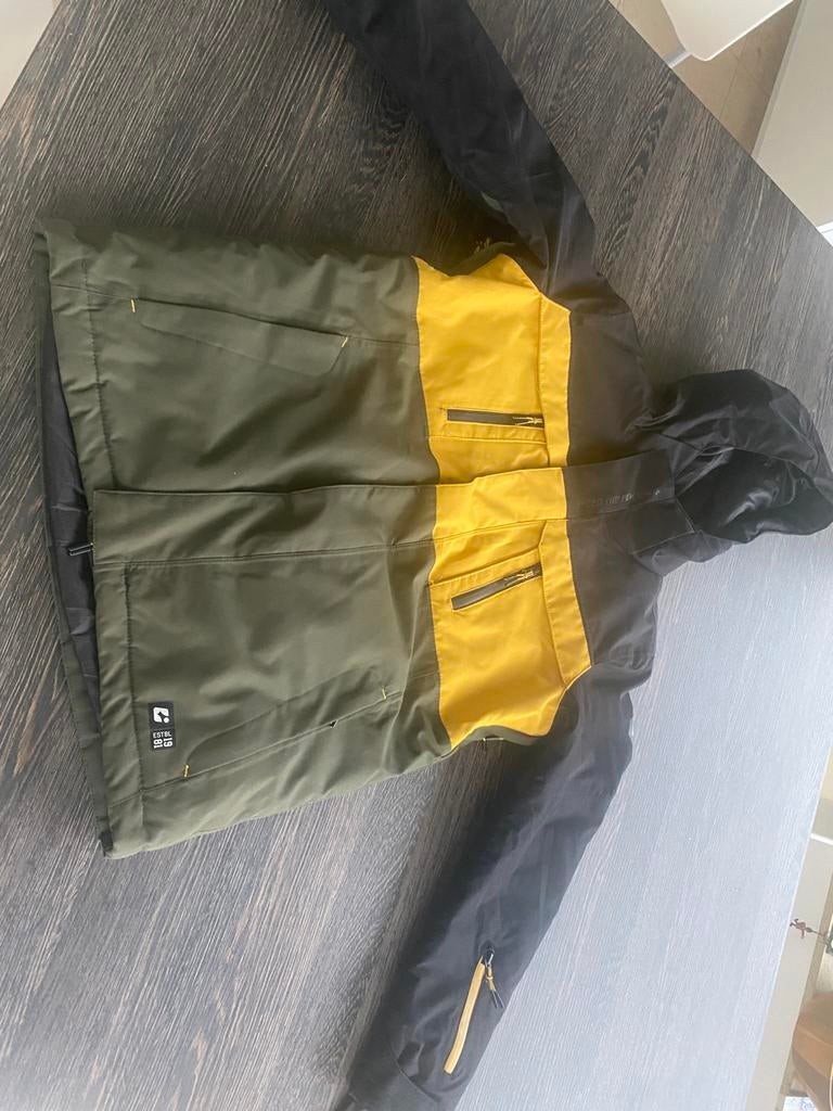 Veste et pantal. de ski McKinley et casque SweetProtection, Sports & Fitness, Ski & Ski de fond, Enlèvement, Utilisé, Ski, Vêtements