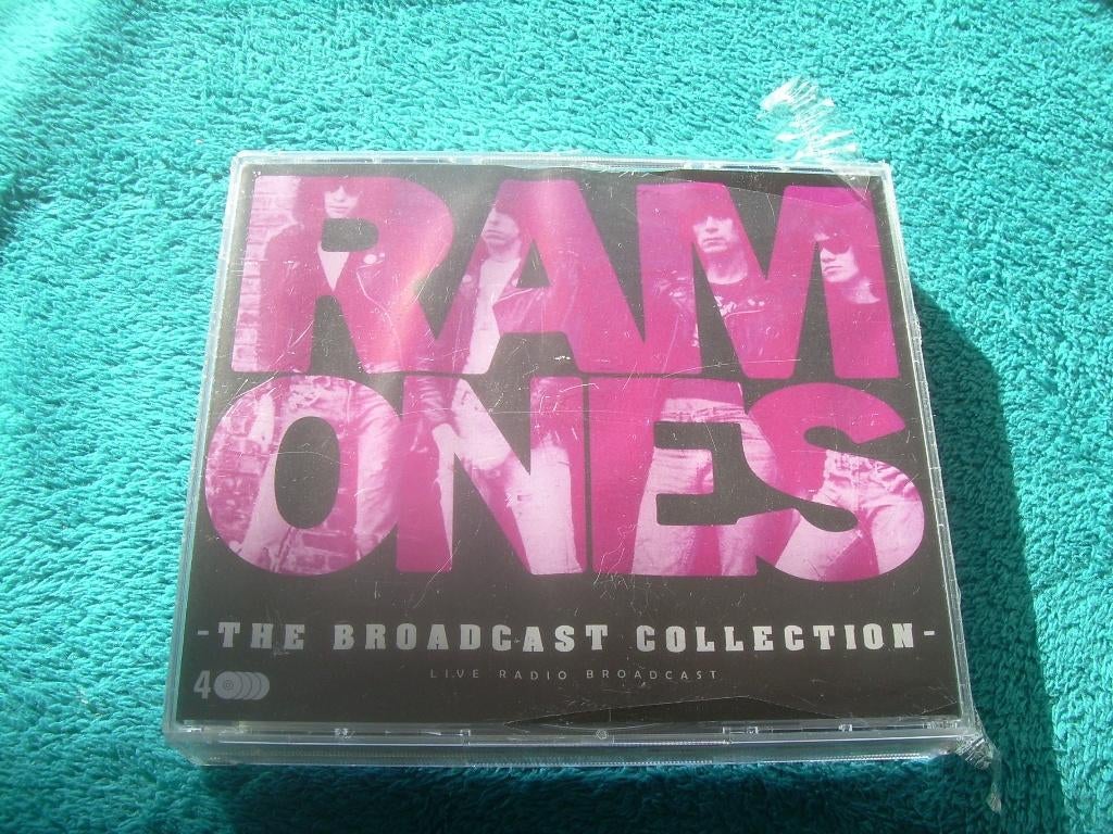 4 CD BOX - THE RAMONES, Ophalen of Verzenden, 1980 tot 2000, Nieuw in verpakking, Boxset
