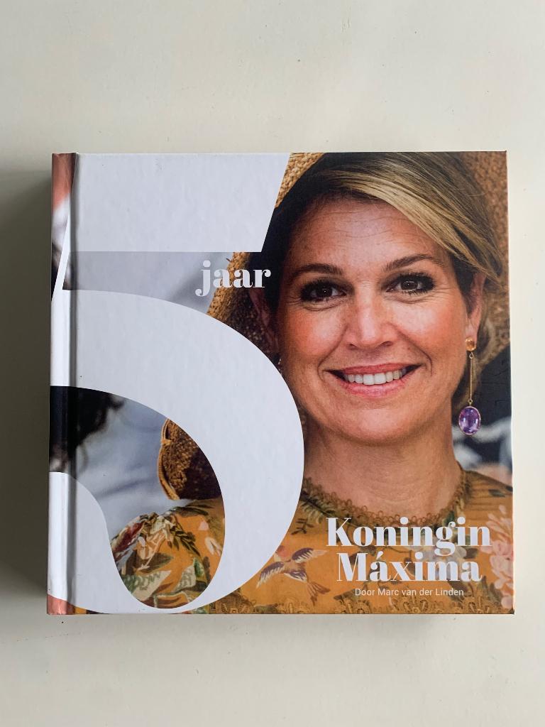 5 jaar koningin Maxima Marc van der Linden Hardcover, Verzamelen, Koningshuis en Royalty, Ophalen of Verzenden, Nieuw, Tijdschrift of Boek