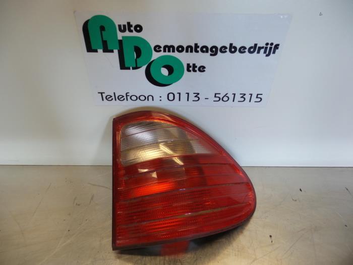 Achterlicht rechts van een Mercedes E-Klasse, Auto-onderdelen, Verlichting, Mercedes-Benz, Gebruikt, Ophalen of Verzenden