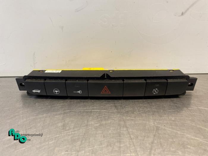 Commutateur éclairage d'urgence d'un Fiat Punto Grande (Pun, Autos : Pièces & Accessoires, Tableau de bord & Interrupteurs, Fiat