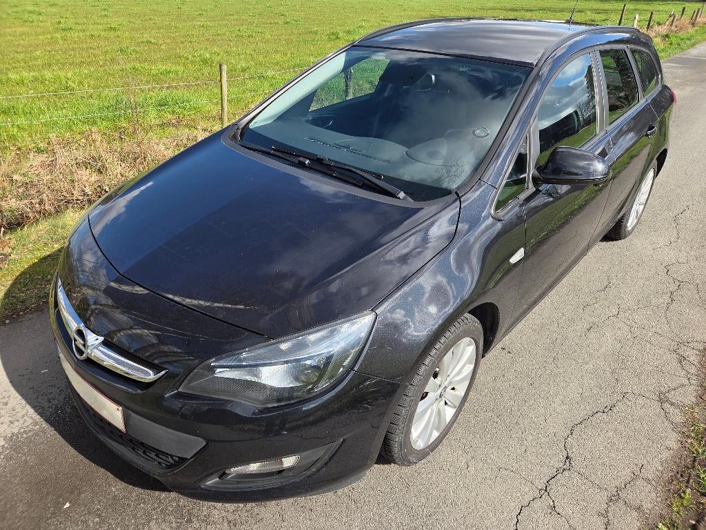 Opel Astra Sports Tourer - sans accident, Euro 6, Boîte manuelle, Entretenue par le concessionnaire, Noir