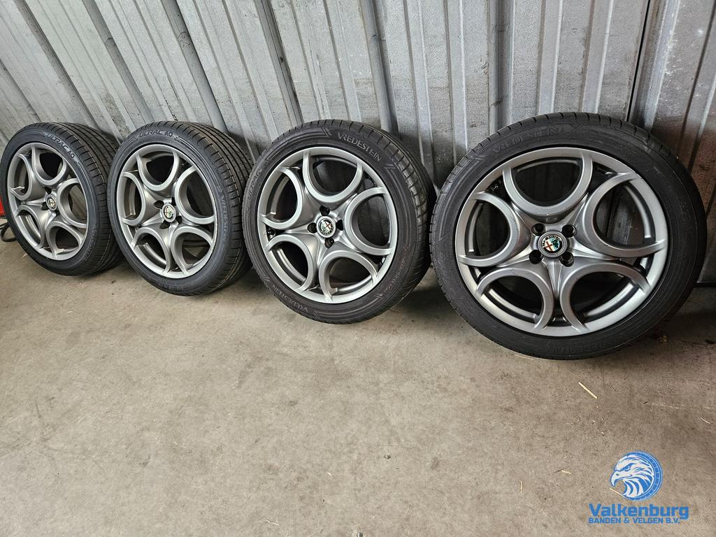 7mm! Originele Alfa Romeo Mito 4x98 velgen 17 inch 215/45R17, Auto-onderdelen, Banden en Velgen, -, -, Banden en Velgen, 17 inch